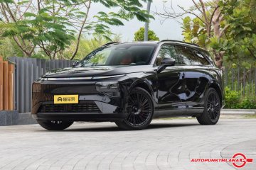 2025 680 Ultra-Long-Range 4WD Max Auto Punkt