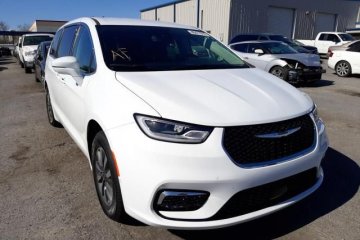 Używane Chrysler Pacifica - 135 700 PLN, 352 km, 2021